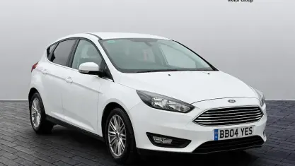 Used Ford Focus Zetec 125 HP (91 kW) 2017 White Hatchback