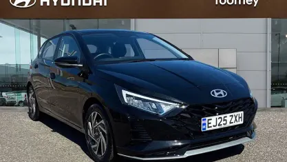 Used Hyundai i20 Advanced 101 HP (74 kW) 2025 Black Hatchback