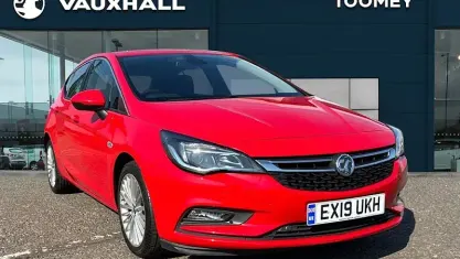 Used Vauxhall Astra Elite 150 HP (110 kW) 2019 Red Hatchback