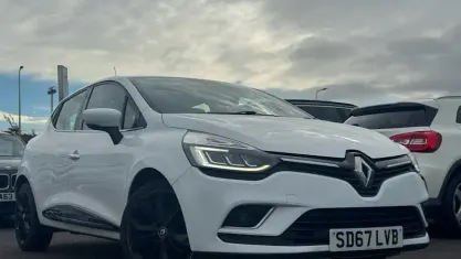 Used Renault Clio Dynamique 90 HP (66 kW) 2017 White Hatchback