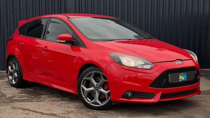 Begagnad Ford Focus ST 250 HK (183 kW) 2014 Röd Halvkombi