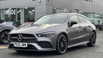 Begagnad Mercedes CLA200 Shooting Brake AMG Line Premium Plus 163 HK (119 kW) 2022 Kombi