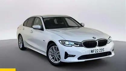 Begagnad BMW 330e Performance 292 HK (214 kW) 2022 Vit Sedan