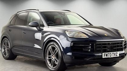 Begagnad Porsche Cayenne 470 HK (345 kW) 2024 Blå SUV
