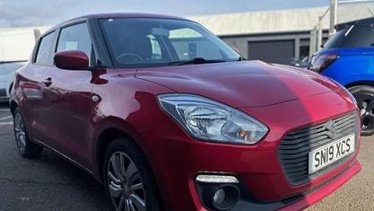 Begagnad Suzuki Swift SZ-T 111 HK (81 kW) 2019 Röd Halvkombi