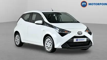 Usado Toyota Aygo X-play 72 HP (52 kW) 2021 Branco Citadino