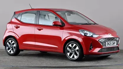 Used Hyundai i10 Advanced 63 HP (46 kW) 2025 Red Hatchback