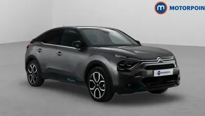 Begagnad Citroën e-C4 Shine 100 kW (136 HK) 2023 Halvkombi