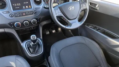 Used Hyundai i10 67 HP (49 kW) 2019 White Hatchback