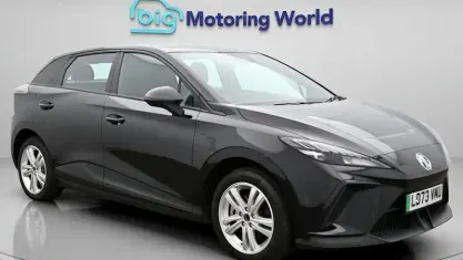 Begagnad MG MG4 EV SE 319 kW (435 HK) 2023 Halvkombi