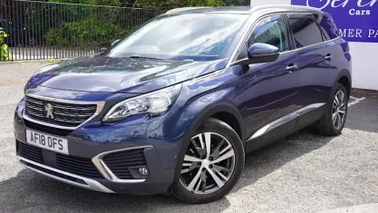 Usado Peugeot 5008 Allure 131 HP (96 kW) 2018 Azul SUV