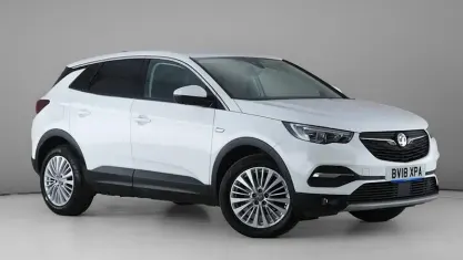 Used Vauxhall Grandland X Sport 120 HP (88 kW) 2018 White SUV