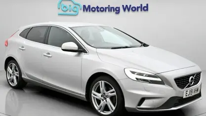 Used Volvo V40 R-Design 122 HP (89 kW) 2019 Silver Hatchback