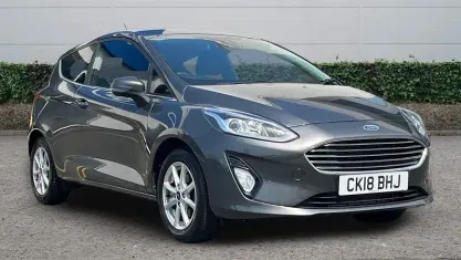 Usado Ford Fiesta Zetec 86 HP (63 kW) 2018 Cinzento Citadino