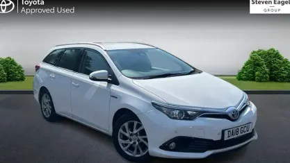 Used Toyota Auris Touring Sports 136 HP (100 kW) 2018 White Estate
