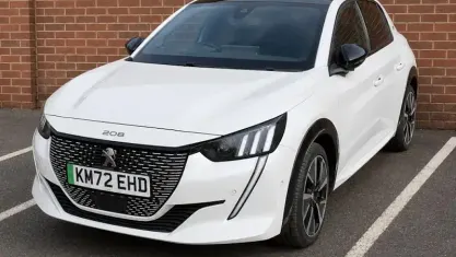 Used Peugeot e-208 Premium 100 kW (136 HP) 2022 White Hatchback