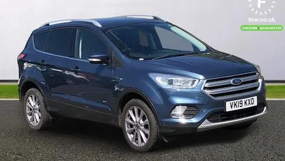 Usado Ford Kuga Titanium 182 HP (133 kW) 2019 Azul SUV