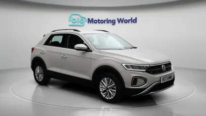 Używany VW T-Roc Life 150 KM (110 kW) 2024 Szary SUV