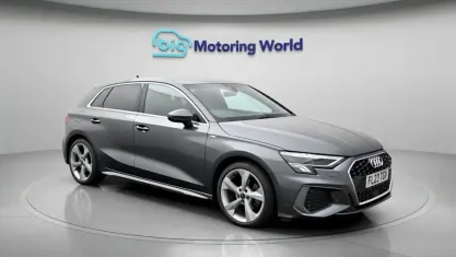 Usado Audi A3 Sportback S-Line 110 HP (80 kW) 2023 Cinzento Citadino