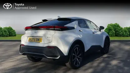 Used Toyota C-HR Design 140 HP (102 kW) 2025 White SUV