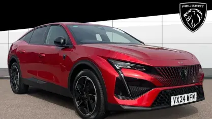 Gebraucht Peugeot 408 GTi 131 PS (96 kW) 2024 Rot SUV