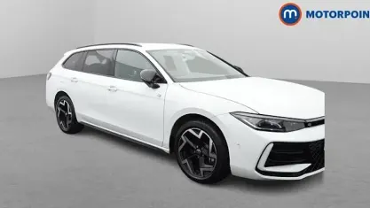 Used VW Passat R-line 272 HP (200 kW) 2025 White Estate
