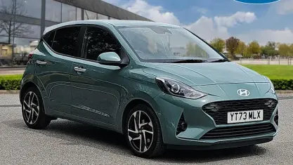 Used Hyundai i10 Premium 67 HP (49 kW) 2023 Green Hatchback