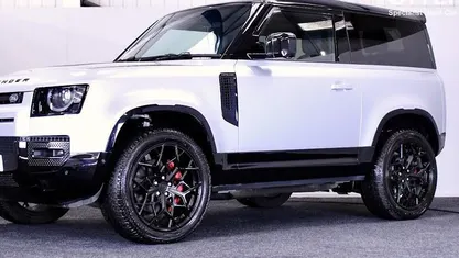 Used Land Rover Defender HSE Dynamic 300 HP (220 kW) 2024 Estate