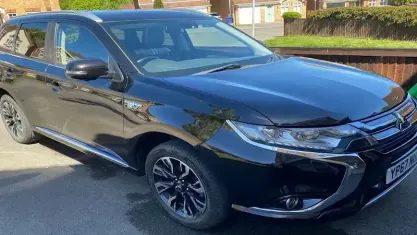 Używany Mitsubishi Outlander P-HEV 203 KM (149 kW) 2017 Czarny Kombi