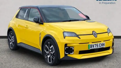 Used Renault R5 Komfort 110 kW (150 HP) 2025 Yellow/black Hatchback
