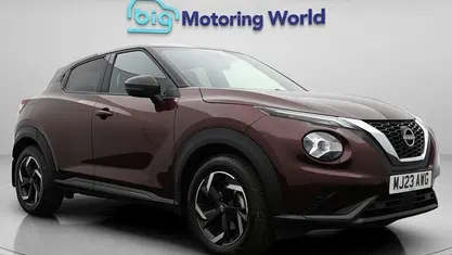 Begagnad Nissan Juke N-Connecta 114 HK (83 kW) 2023 Röd SUV