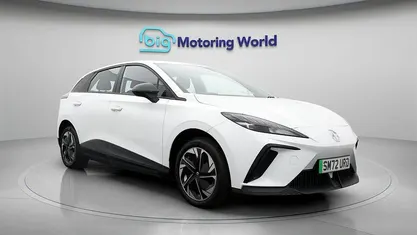 Used MG MG4 EV SE 125 kW (170 HP) 2023 White Hatchback