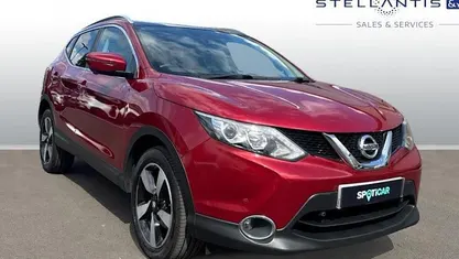 Red Used 2016 Nissan Qashqai N-Connecta SUV | £6,695 (Fair price)