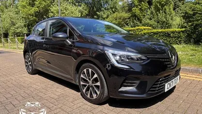 Used Renault Clio V Iconic 90 HP (66 kW) 2022 Hatchback