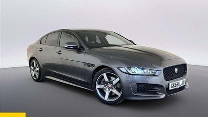 Używany Jaguar XE Ingenium 200 KM (147 kW) 2018 Szary Sedan/Limuzyna