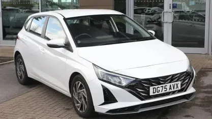 Used Hyundai i20 Advanced 101 HP (74 kW) 2025 White Hatchback