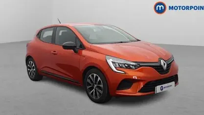 Used Renault Clio Evolution 145 HP (106 kW) 2023 Orange Hatchback