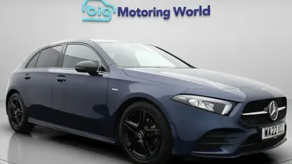 Begagnad Mercedes A180 Executive 136 HK (100 kW) 2022 Blå Halvkombi