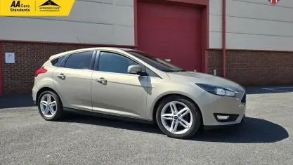 Used Ford Focus Zetec 120 HP (88 kW) 2015 Silver Hatchback