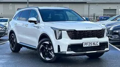 White New 2025 Kia Sorento SUV | £44,139 (Fair price)