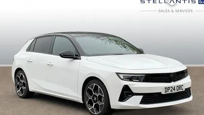 White Used 2024 Vauxhall Astra Ultimate Hatchback | £18,347 (Fair price)