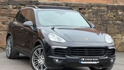 Used Porsche Cayenne 385 HP (283 kW) 2017 Black SUV
