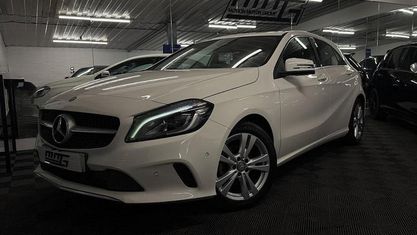 Begagnad Mercedes A180 Premium 109 HK (80 kW) 2018 Halvkombi