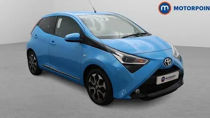 Used Toyota Aygo X-plore 72 HP (52 kW) 2019 Blue Hatchback