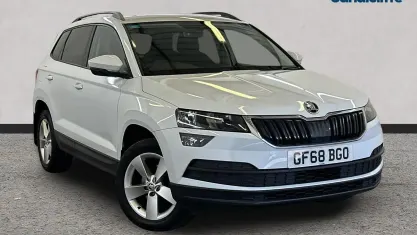 Used Skoda Karoq SE 115 HP (84 kW) 2020 White SUV