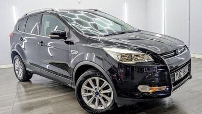Usado Ford Kuga Titanium 150 HP (110 kW) 2016 Preto SUV