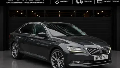 Used Skoda Superb LAURIN & KLEMENT 150 HP (110 kW) 2016 Black Hatchback