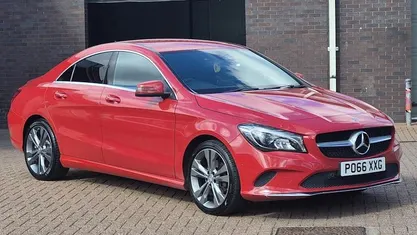 Używany Mercedes CLA200 136 KM (100 kW) 2016 Czerwony Sedan/Limuzyna