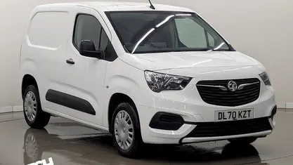 Used Vauxhall Combo Sportive 101 HP (74 kW) 2020 White jade MPV