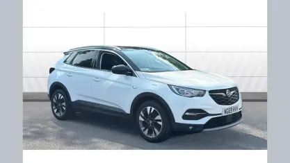Used Vauxhall Grandland X SRi 131 HP (96 kW) 2020 White SUV